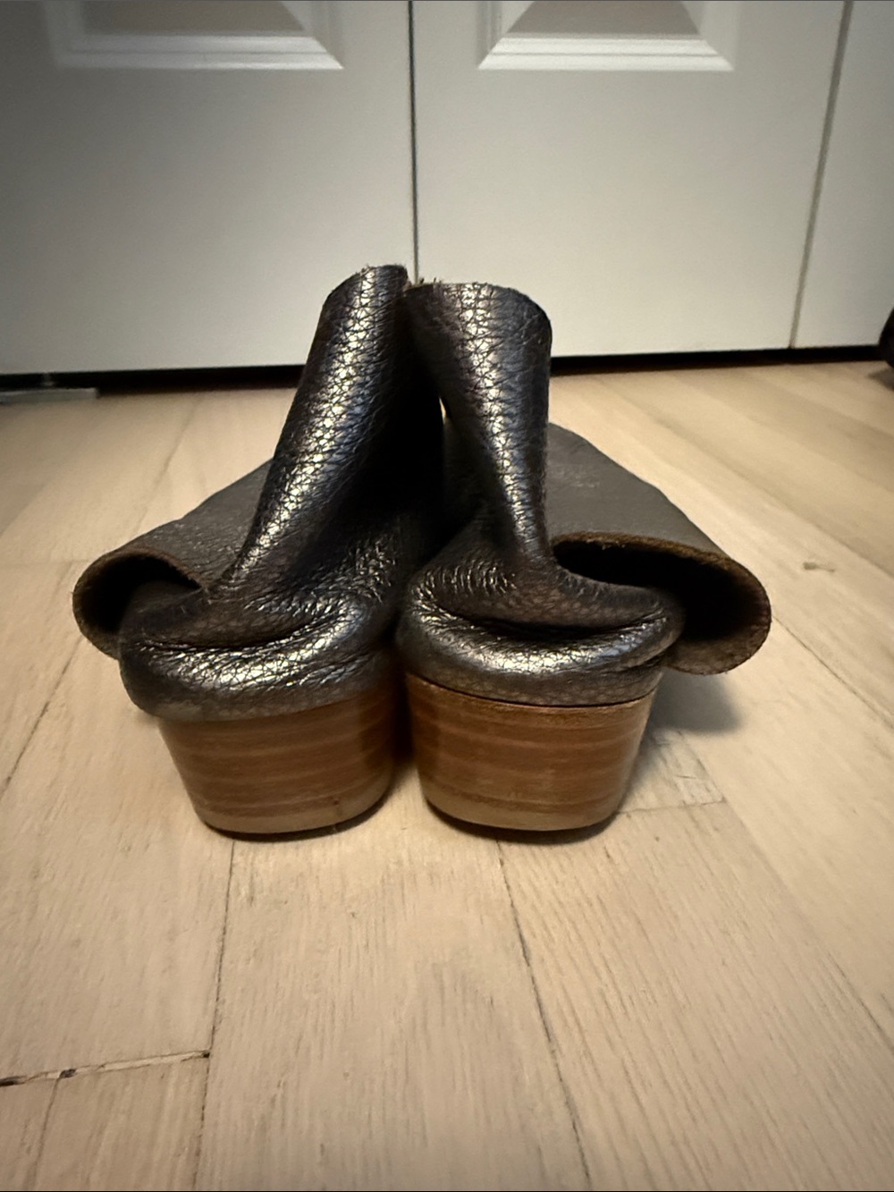 Sevilla Smith Women’s Gunmetal Gray Metallic Leather Slip-On Shoe Boots 39 - Picture 3 of 9